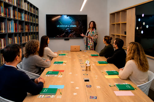Fotografía de presentación de Marta Borrós en Taller de escritura terapéutica